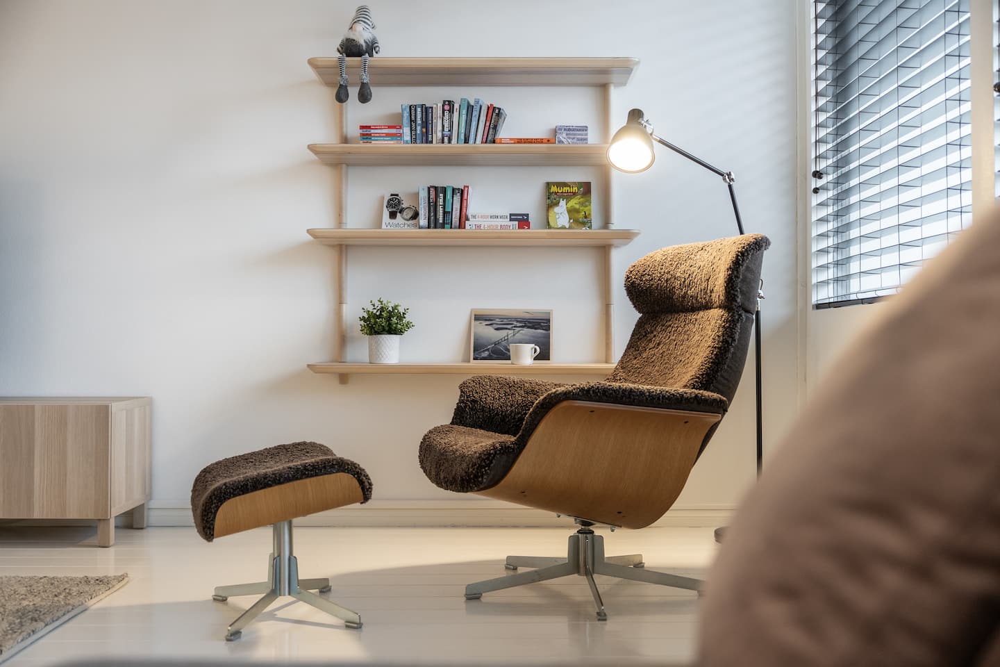 Reading corner with lounge chair