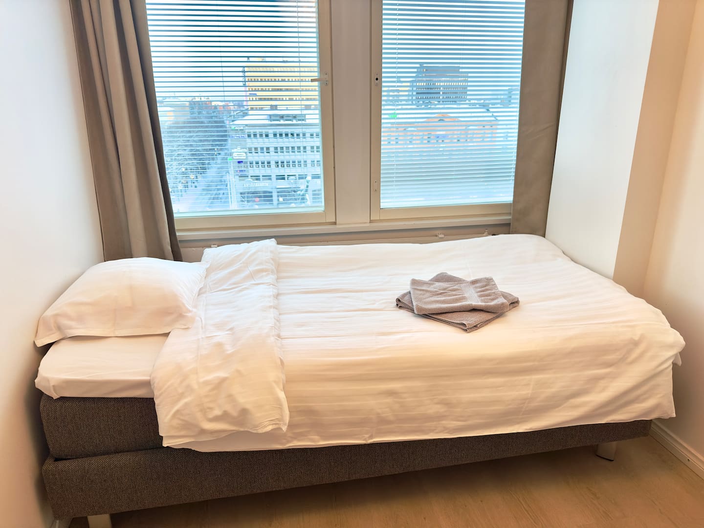 Second bedroom overlooking the city
